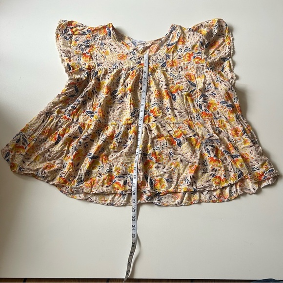 Plus Size Light Weight Floral Blouse - Picture 7 of 9